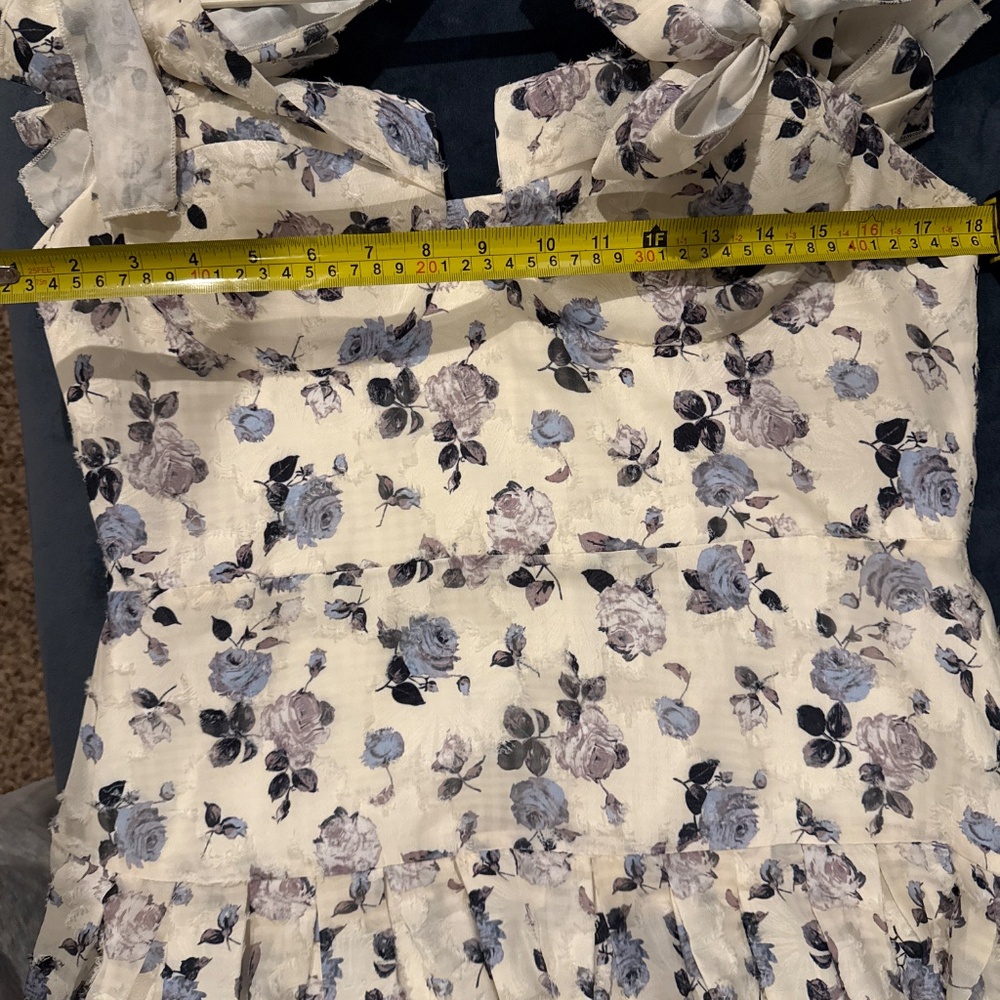 Beautiful country floral dress - Picture 3 of 3